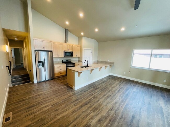 Foto del edificio - 3 bed 2 bath 1 car garage townhouse in Sou...
