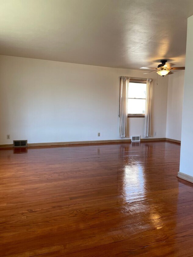 Foto del edificio - 2740-2742 N 60th