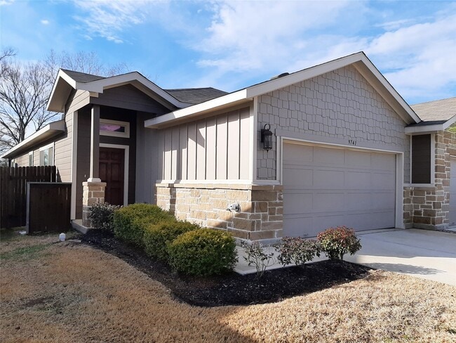 Building Photo - 9741 Grosbeak Ln