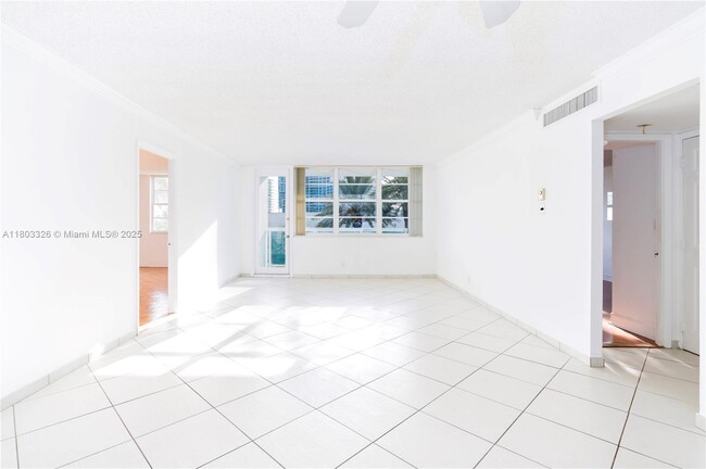 Building Photo - 6770 Indian Creek Dr