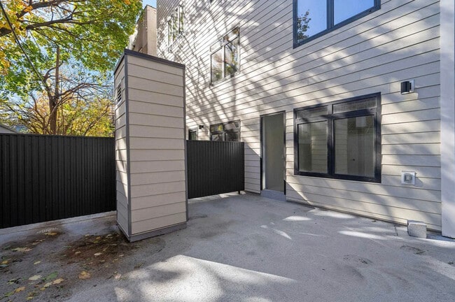 Building Photo - 80 Romaine Ave