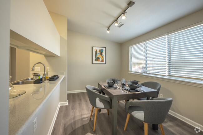 2BR, 2BA - Dining Room - Crescent Oaks