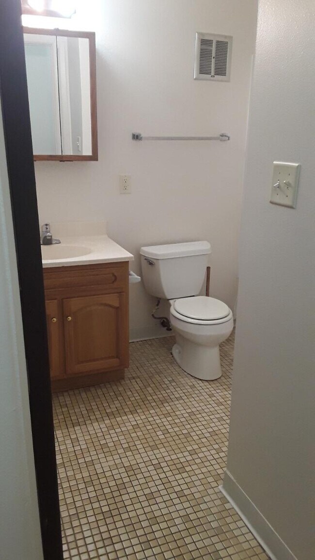 Bathroom - 6465 Evergreen Ave