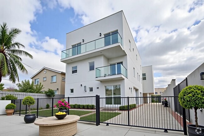 Building Photo - 1106 Queen Anne Pl