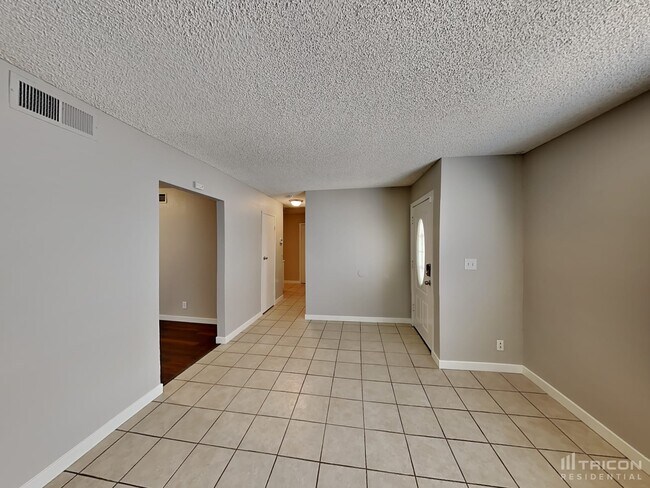 Building Photo - 7147 Fenway Ave