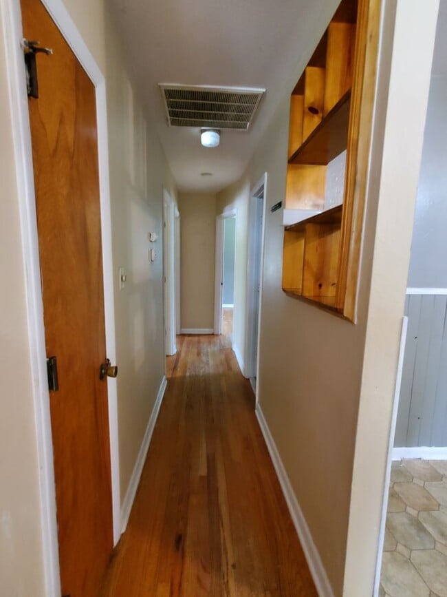 Building Photo - 1850 Dewsberry Pl