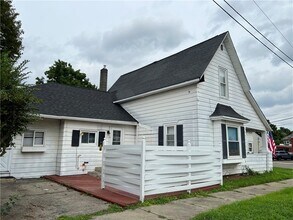 Building Photo - 416 Broadway St