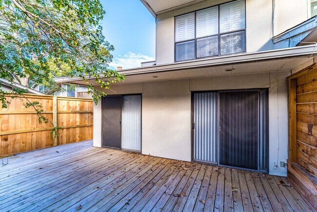 Foto del edificio - 3 Bedroom in Alamo Heights