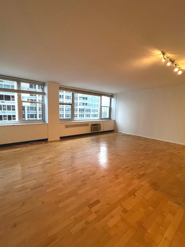 Building Photo - 4250 N Marine Dr