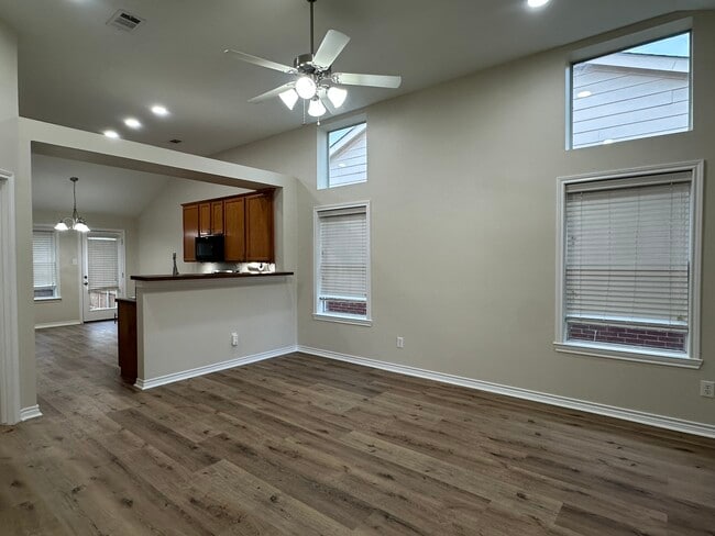 Photo - 9000 Eastwood Ave House