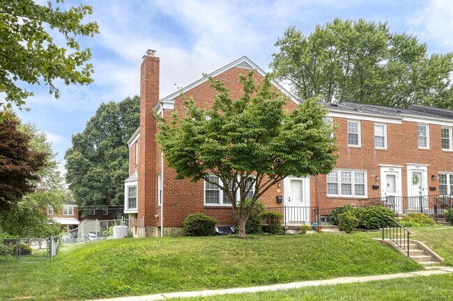 Building Photo - 1517 Dellsway Rd