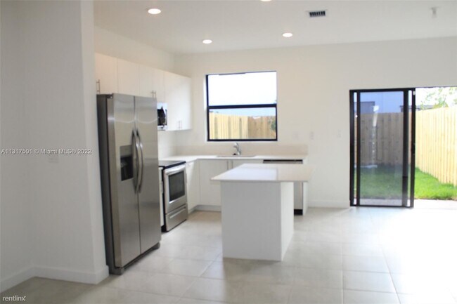 Foto del edificio - 3 br, 3 bath House - 12914 SW 232nd Ln # 0