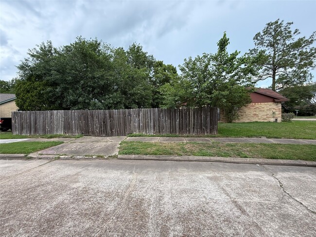 Building Photo - 3806 Westheimer Pl Dr