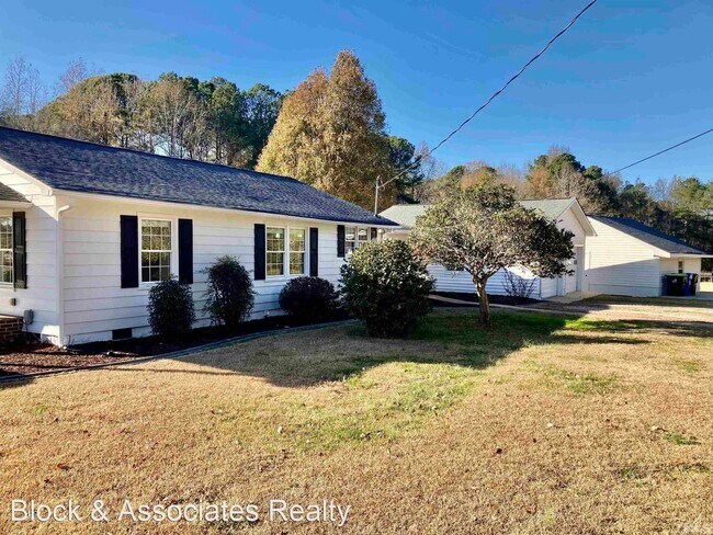 Building Photo - 4 br, 2 bath House - 709 N Main St