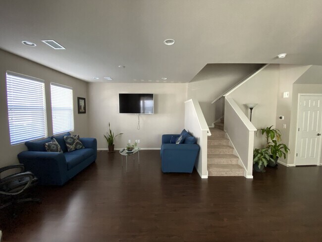 Building Photo - Wonderful Townhome in the Avion at Denver ...