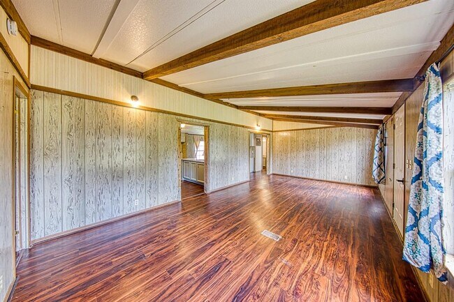 Foto del edificio - 2427 Penick Rd