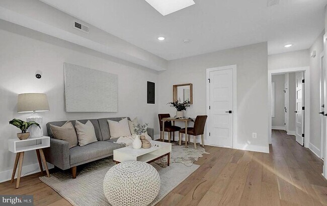 Building Photo - 1137 Owen Pl NE