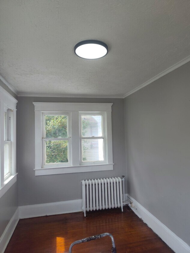 Building Photo - 409 Stowers St