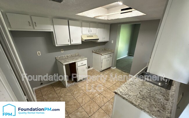 Building Photo - 6429 Kirby Trees Dr