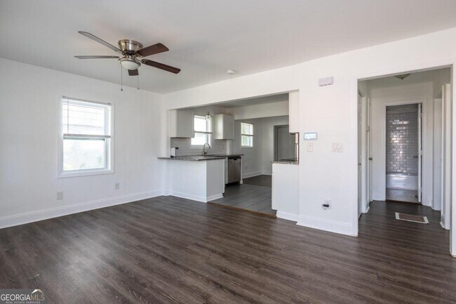 Foto del edificio - 364 Betsy Ave SW