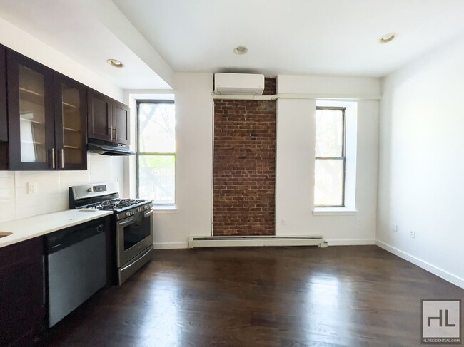 Building Photo - Fort Greene / Amazing and Spacious 3-Bed 2...