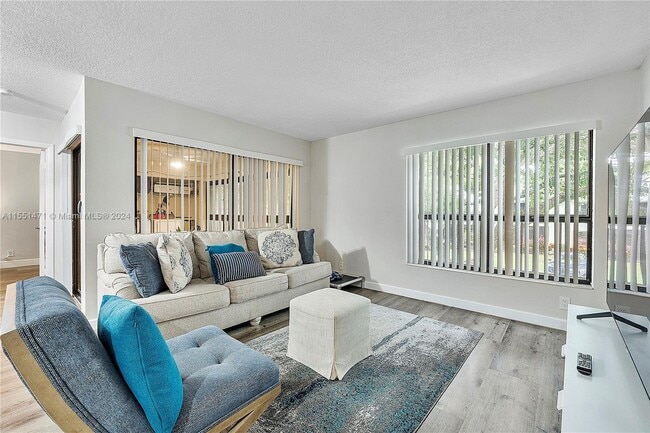 Building Photo - 4067 Carambola Cir N
