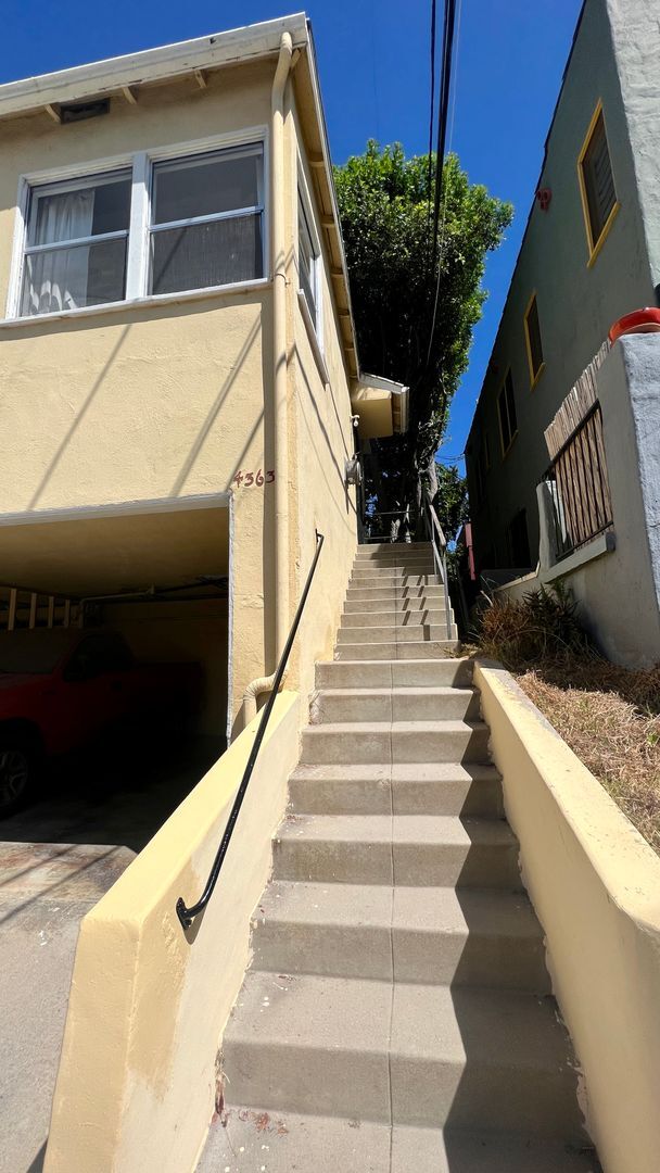 Building Photo - Sunset Drive, 4363-4377