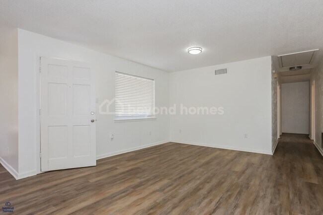 Foto del edificio - Charming Sherwood 3 BR Home with Fireplace & Big Yard