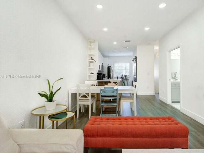 Foto del edificio - 5630 NW 114th Path