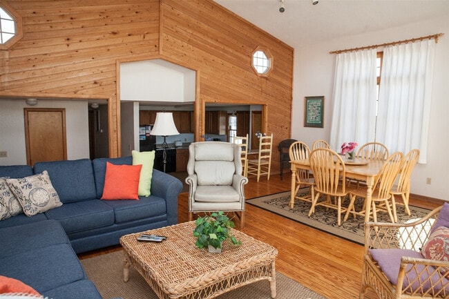 Building Photo - 40393 N Beachcomber Dr