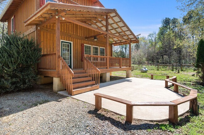 Foto del edificio - Fabulous Home near Silk Hope Chatham County - Cabin living close to Shakori