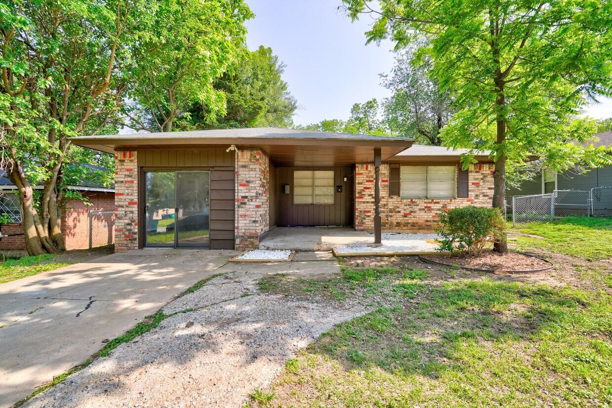 Primary Photo - 4 bed, 1.5 bath home in okc,ok