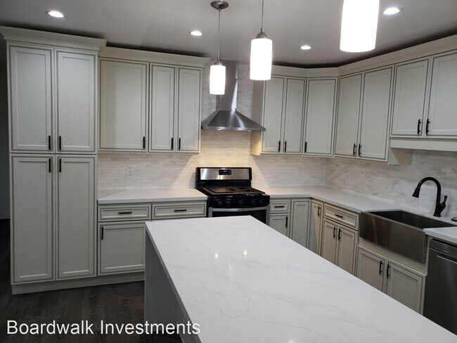 Foto del edificio - 3 br, 2 bath House - 50 Gould St