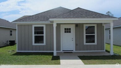 Building Photo - 17281 Avondale Cir