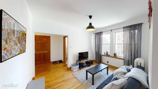 Foto del edificio - 1058 W Granville Ave