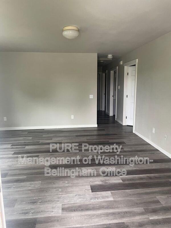 Building Photo - 702 E St.