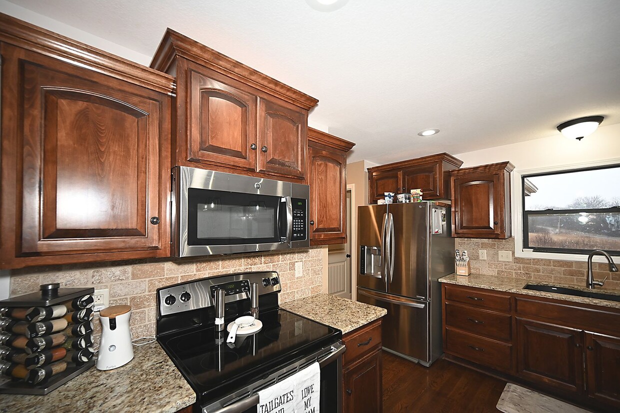 18501 Rock Creek Dr, Smithville, MO 64089 House Rental in Smithville