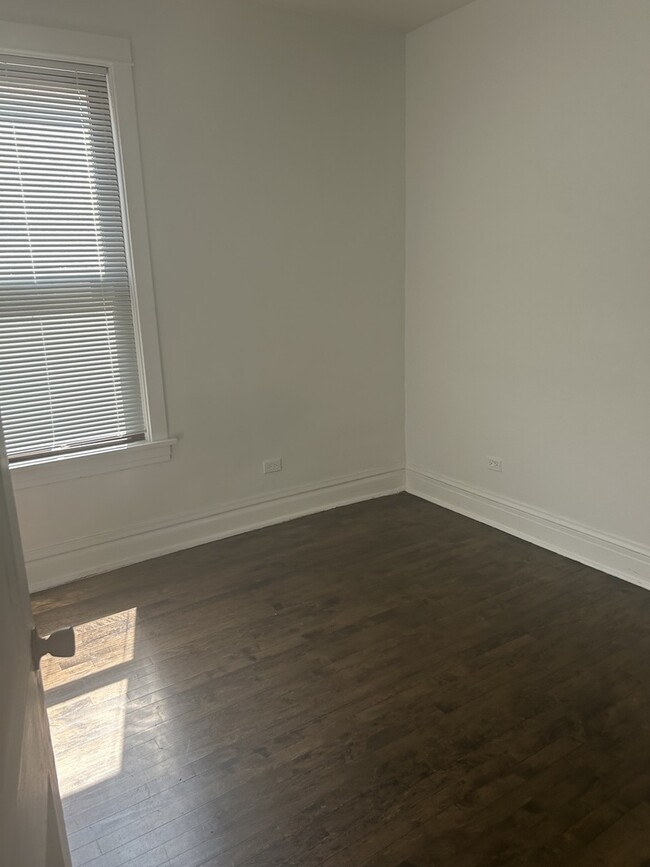Foto del edificio - 4935 W Cullom Ave
