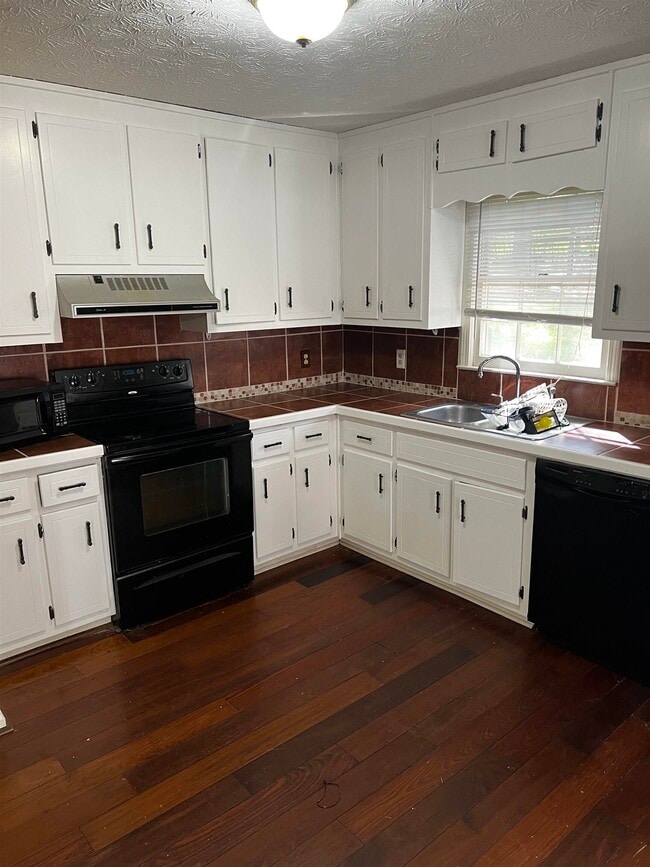 Building Photo - 2819 Bay Leaf Dr SE