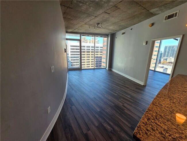 Foto del edificio - 44 Peachtree Pl NE