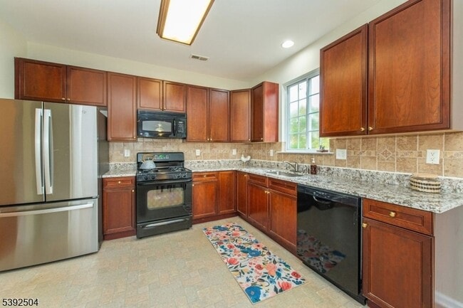 Foto del edificio - 36 Winding Hill Dr