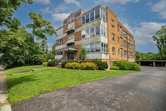 Foto del edificio - 4028 Ledgewood Dr
