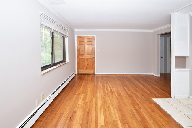 Building Photo - 3575 Linwood Ave