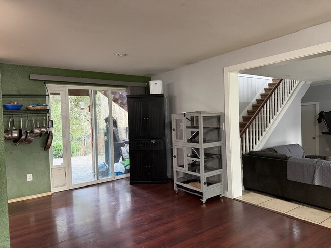 Building Photo - 1310 SE Fireweed Rd