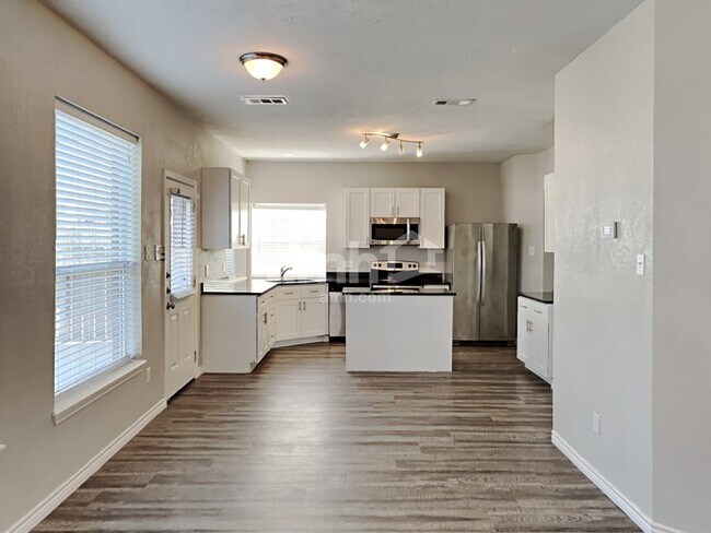 Building Photo - 17826 Camden Oaks Ln