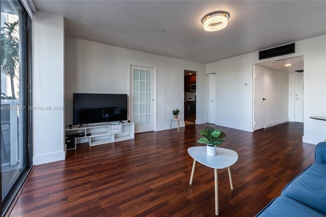 Building Photo - 3675 N Country Club Dr