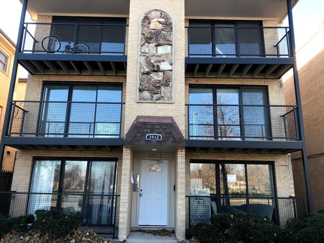 Building Photo - 3936 N Narragansett Ave