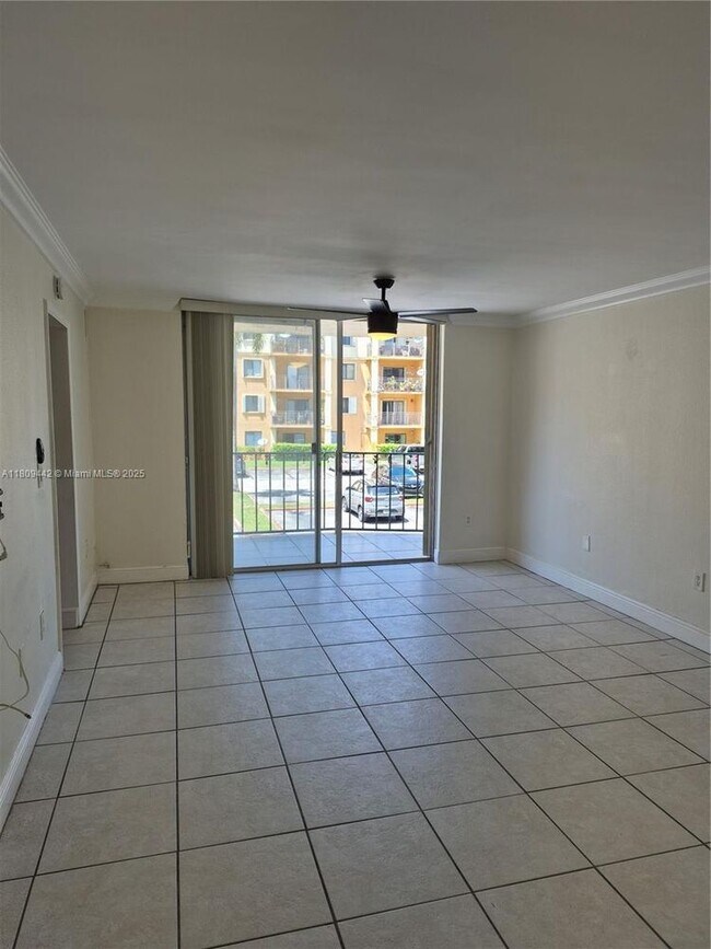 Foto del edificio - 9320 Fontainebleau Blvd