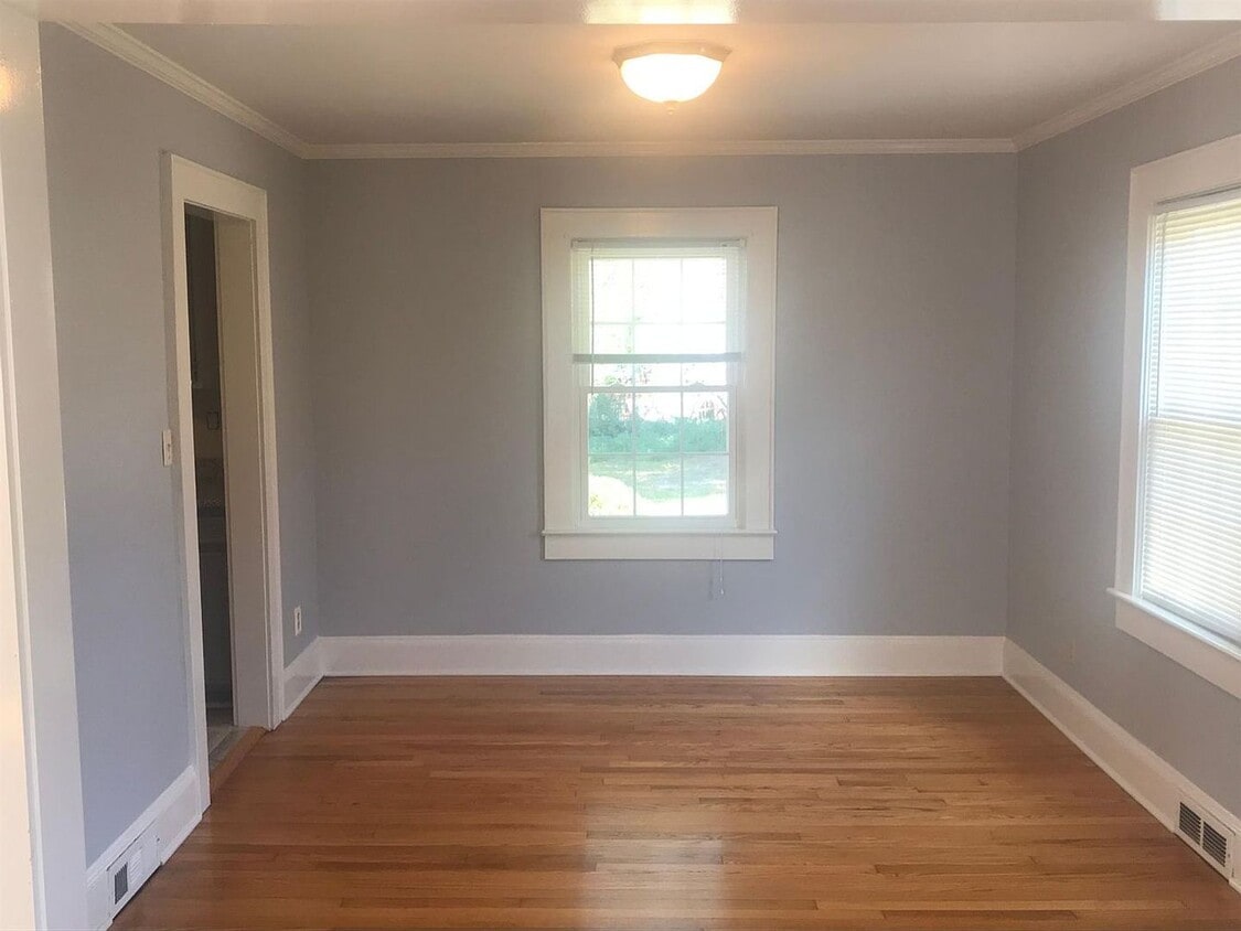 Primary Photo - 306 West Ave