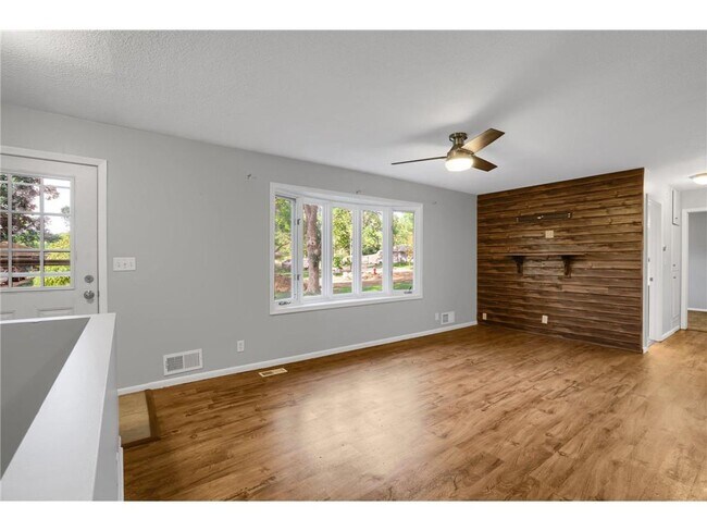 Building Photo - 2586 Martin Way
